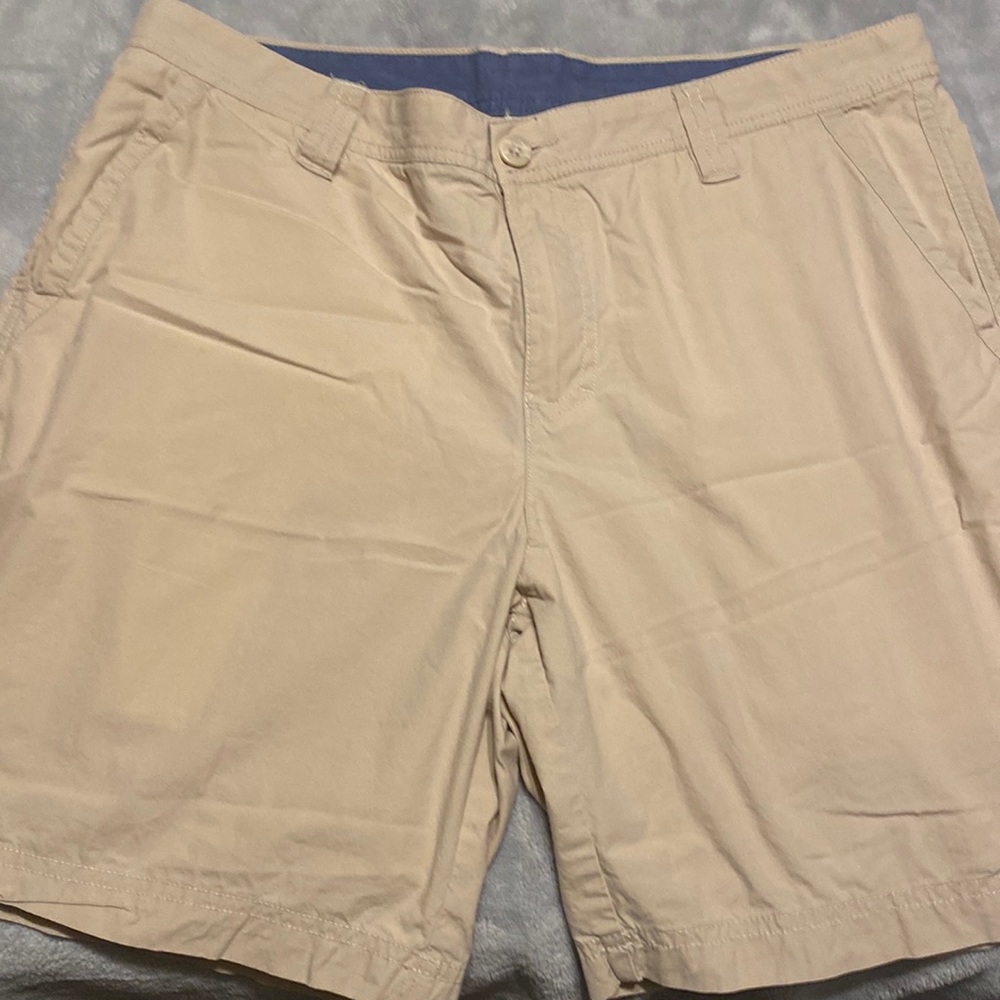 Columbia 8 in inseem shorts